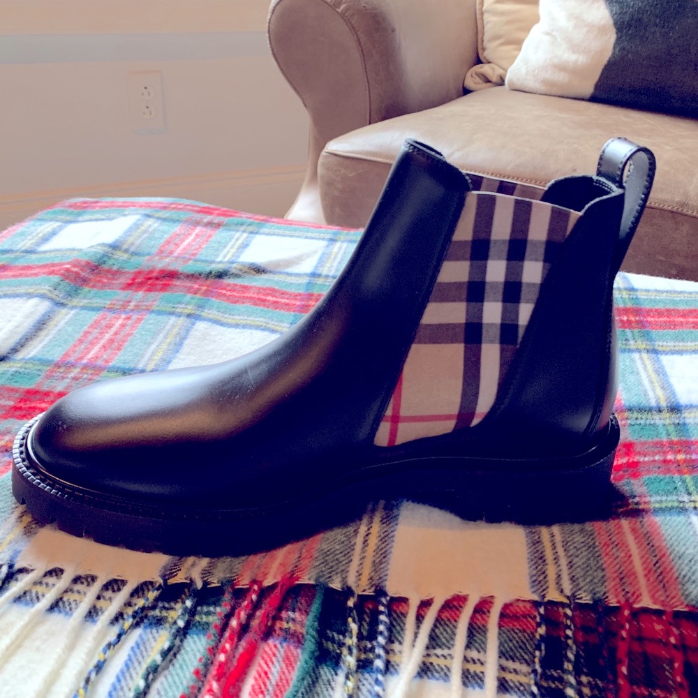 Burberry Chelsea style vintage check boots.